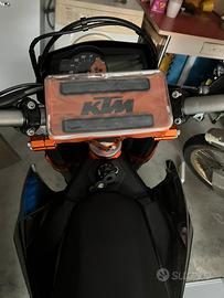 Paracolpi e porta cellulare