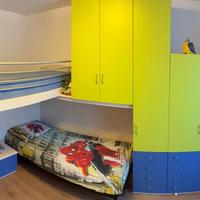 Cameretta bambino con 2 letti