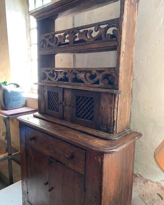 Credenza rustica con piattaia  vintage