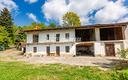 cascinale-panoramico-con-terreno