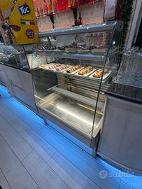 Vetrina pasticceria
