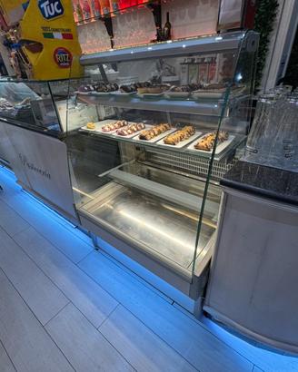 Vetrina pasticceria
