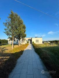 Villa di 220 m² con più di 5 locali e box auto a Z