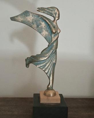 Statua bronzo e marmo del Bybloscar night  wave