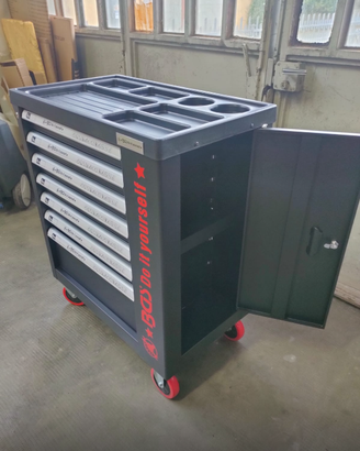 Carrello con 172 utensili