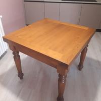 Tavolo in legno massello