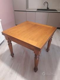 Tavolo in legno massello