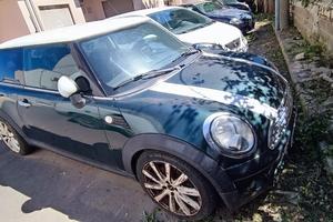mini Cooper D anno 2010 . 