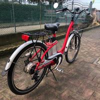 Bici elettrica adatta per uomo o donna