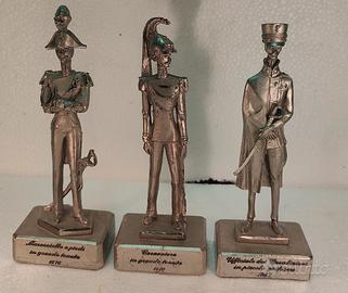 Carabinieri in peltro  soldatini statuine 