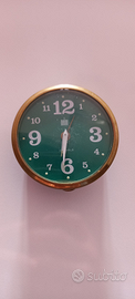 Orologio vintage con carica a molla