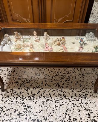 Tavolino di legno basso con vetro da salotto