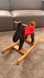 cavallo a dondolo in legno
