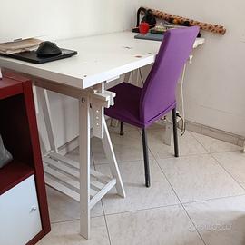 scrivania ikea con caprette