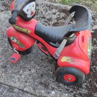 Triciclo e moto con pedali