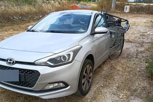 Hyundai I20 parte posteriore incidentata