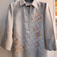 Camicetta con ricami e applicazioni  paillettes 