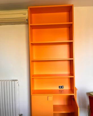 Libreria cameretta arancione