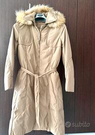 Piumino con cappuccio di color beige