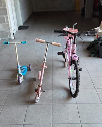 Bici con monopattini