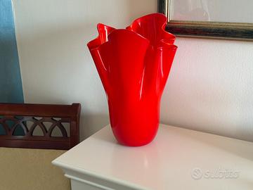 Vaso Venini “Fazzoletto” in vetro di Murano rosso