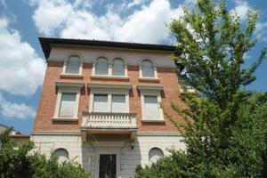 Villa di 640 m² con più di 5 locali e box auto a V