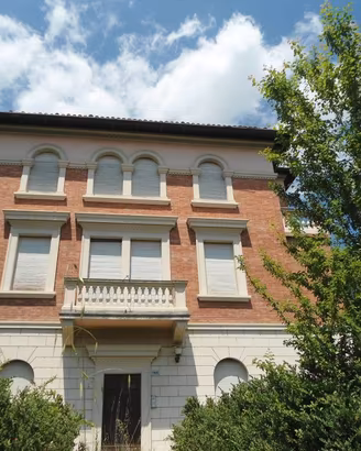 Villa di 640 m² con più di 5 locali e box auto a V