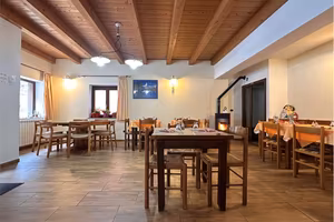 RISTORANTE CON CAMERE IN POSIZIONE STRATEGICA