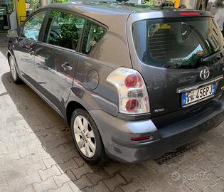 TOYOTA COROLLA VERSO 7 POSTI