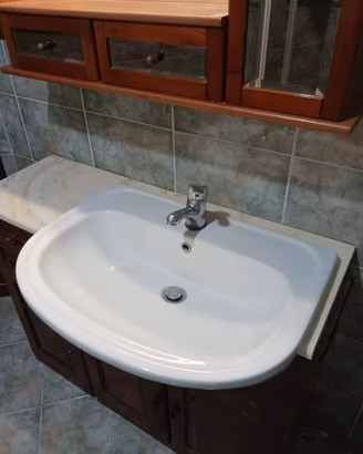 Mobile bagno con lavabo, mobiletto specchiera e ac