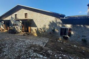 Rustico / Casale di 390 m² con più di 5 locali a C