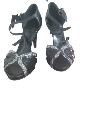 scarpe  con tacco malu in pelle capretto nero e pi