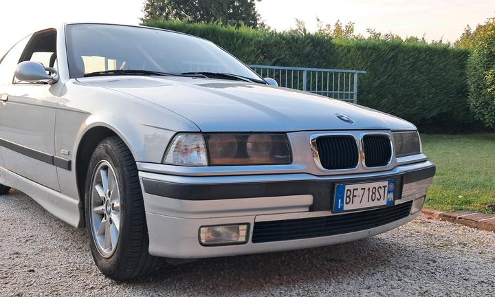 BMW 316i compact,