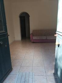 Monolocale più servizi zona Cibali