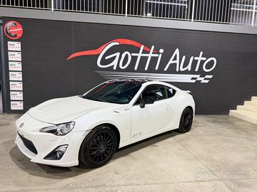 TOYOTA GT86 2.0 PERLA WHITE CERCHI IN SEDE