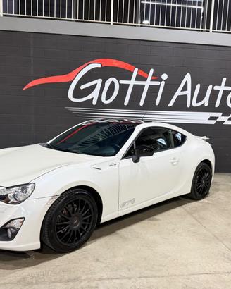 TOYOTA GT86 2.0 PERLA WHITE CERCHI IN SEDE