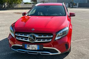 GLA220D 4Matic  business 63000km. anno 08/2018