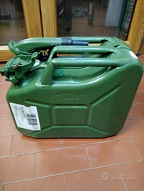 Tanica carburante in metallo con beccuccio