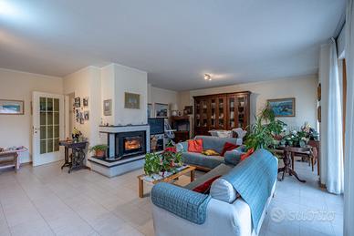 Villetta a Schiera su Tre Livelli, V/887