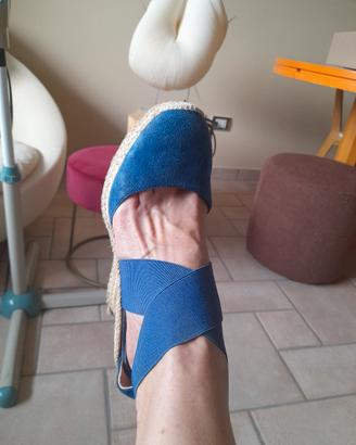 sandalo con zeppa blu 