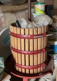 Torchio per fare il vino