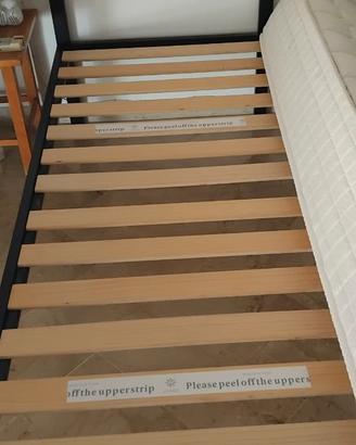 Struttura letto singolo con materasso