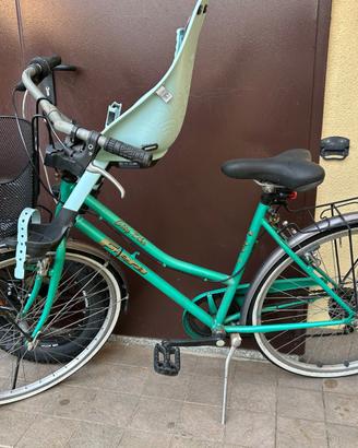 Bicicletta da donna con seggiolino