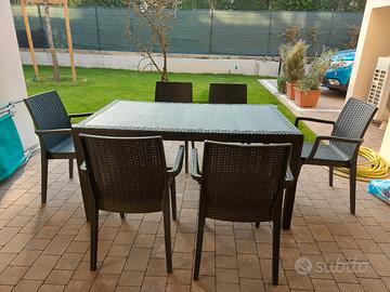 tavolo più 6 sedie resina