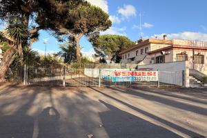 Privato vende locale commerciale