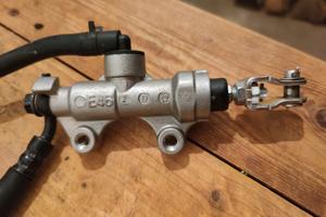 Gruppo pompa freno posteriore Yamaha r125 2022