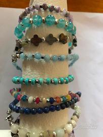 18 bracciali in pietra