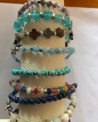 18 bracciali in pietra
