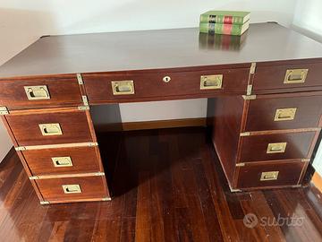 Scrivania della marina militare