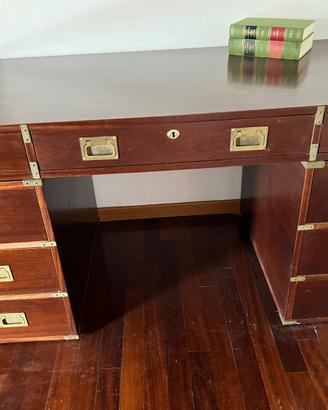 Scrivania della marina militare